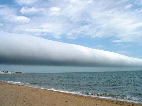 http://en.wikipedia.org/wiki/File:Roll-cloud.JPG