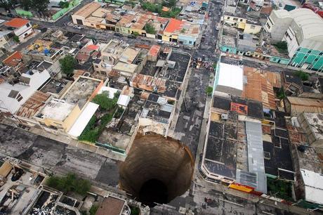 http://news.nationalgeographic.com/news/2010/06/100601-sinkhole-in-guatemala-2010-world-science/