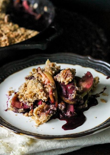 This Apple Berry Crisp is the perfect fall treat. Baked up in a skillet, the tender apples and sweet berries pair perfectly with the buttery oatmeal pecan crisp topping. | via Bakerita.com