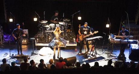 Kimbra 31 620x334 KIMBRA PERFORMED AT MUSIC HALL OF WILLIAMSBURG [PHOTOS]