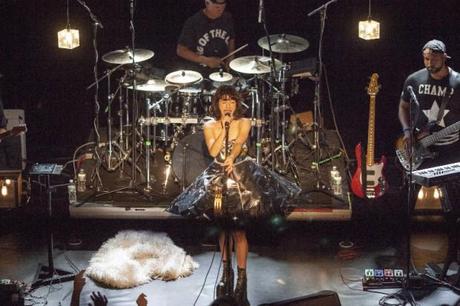 Kimbra 26 620x413 KIMBRA PERFORMED AT MUSIC HALL OF WILLIAMSBURG [PHOTOS]