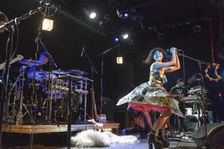 Kimbra 8 620x413 KIMBRA PERFORMED AT MUSIC HALL OF WILLIAMSBURG [PHOTOS]