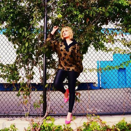  MILÁNS STUNNING VOICE LIGHTS UP NEW VIDEO FOR HER TRACK 25 [PREMIERE]