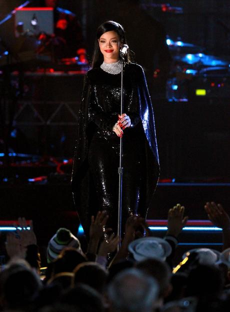 Rihanna Performs Meledy At Concert For Valors