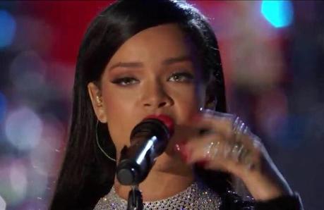 Rihanna Performs Meledy At Concert For Valors