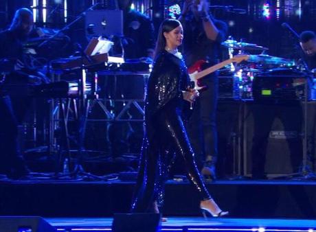 Rihanna Performs Meledy At Concert For Valors