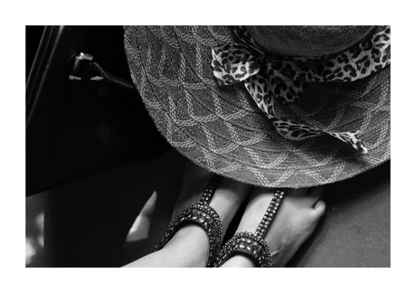 black-white-shoes-hat-aalbum-photo