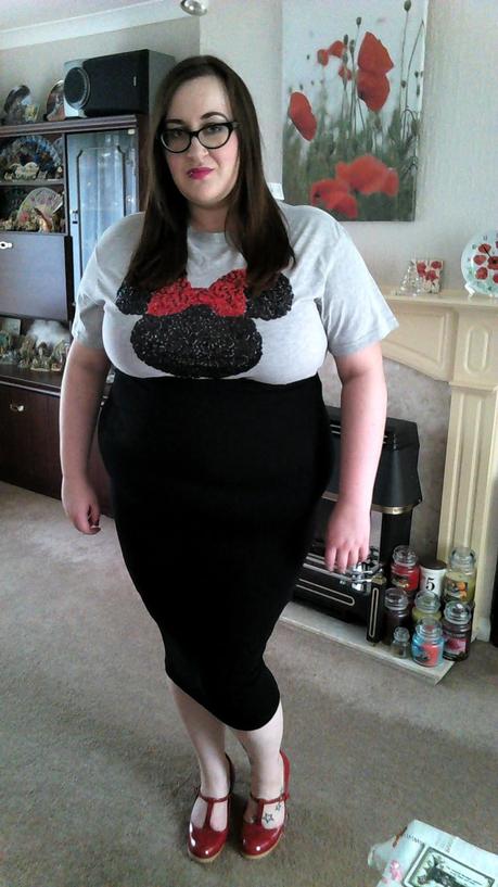 plus size bbw girl (size 20/22) wearing a primark sequin minnie mouse crop top and asos curve pencil skirt 