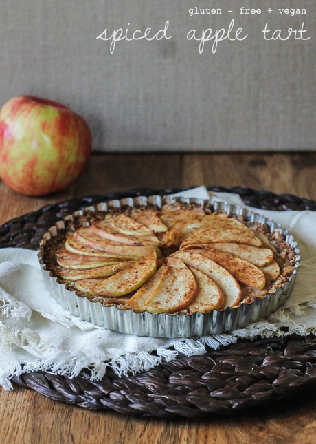 This Spiced Apple Tart features cinnamon and nutmeg spiced apples nestled in an oatmeal-almond crust. This gluten-free and vegan dessert is healthy enough to double as breakfast! | #recipe from Bakerita.com