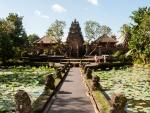 ubud-city-bali-indonesia-pura-saraswati-q-the-entrance-to-pura-saraswati-temple