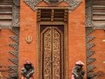 ubud-city-bali-indonesia-ubud-palace-e-doors-of-the-ubud-palace-temple