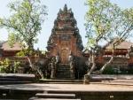 ubud-city-bali-indonesia-pura-saraswati-s-the-upper-temple-of-pura-saraswati