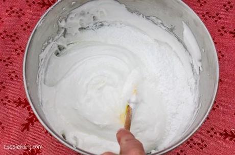 Recipe for snowball meringues Christmas pudding dessert-10