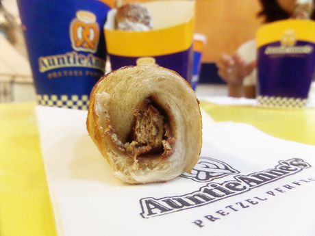 NEW! Auntie Anne's KitKat Wind-Upz