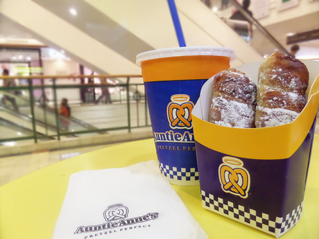 NEW! Auntie Anne's KitKat Wind-Upz