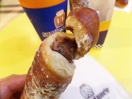 NEW! Auntie Anne's KitKat Wind-Upz