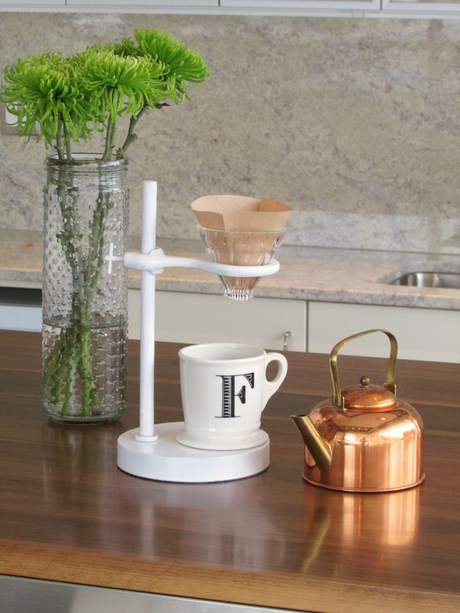 pour-over-stand-feature