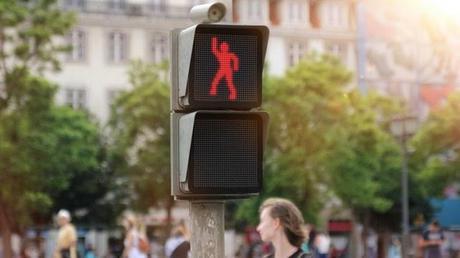 dancing-traffic-light
