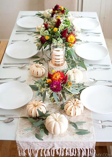 place-setting-gold-striped-gourds
