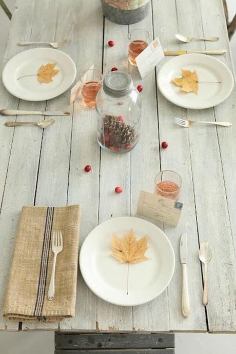 rustic-fall-table-with-leaves