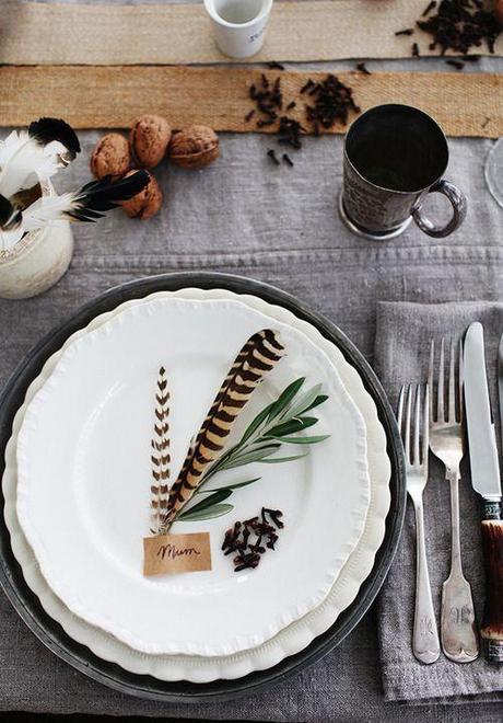 feather-place-setting