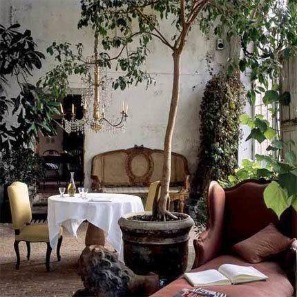 A Wood Tub, Walls With Patina, A Leopard Nursery, and More!