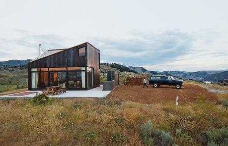 Modern prefab vacation home in Washington facade with steel cladding