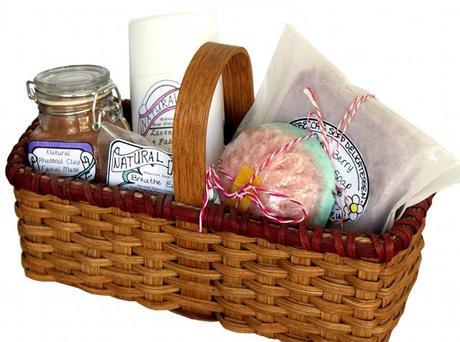 Homemade Mother's Day Gift Idea - Handmade Spa Bath and Beauty Gift Basket with Printable Labels