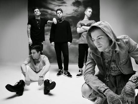 The Neighbourhood – #000000 & #FFFFFF (Mixtape)