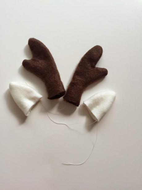 1st Day of Bloggy Christmas: DIY Reindeer Hat Tutorial