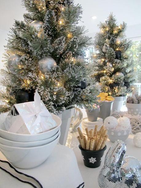 A SCANDINAVIAN STYLED HOLIDAY TABLE