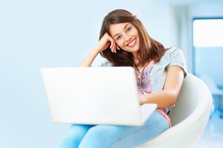 photodune-654851-woman-with-an-attractive-smile-using-laptop