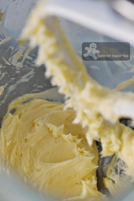 Blueberry Muffins with Almond Streusel (Bouchon Bakery) Blueberry Muffins with Almond Streusel (Bouchon Bakery)