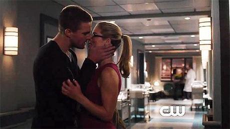 Felicity and Oliver Kiss