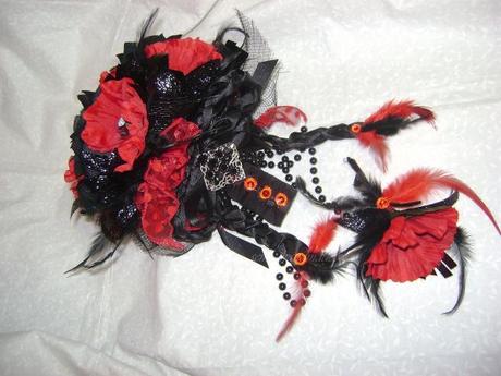gothic-red-poppy-black-feathers-brides-wedding-bouquet