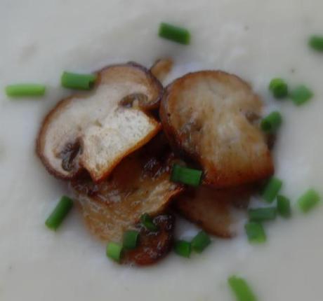 Creamy Cauliflower Soup with Sauteed Mushrooms