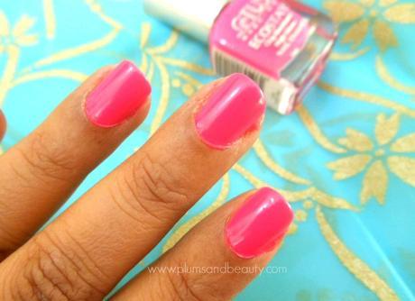 Lotus Herbals Ecostay Nail Enamel E14 Fiery Pink