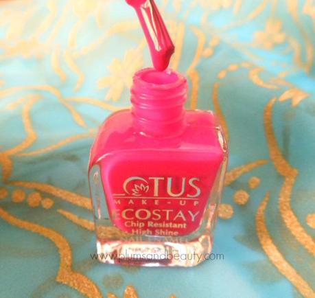 Lotus Herbals Ecostay Nail Enamel E14 Fiery Pink