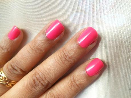 Lotus Herbals Ecostay Nail Enamel E14 Fiery Pink