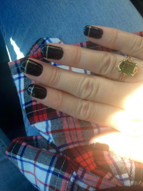 black and gold manicure