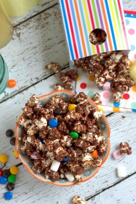 Chocolate Coated Popcorn.  Super quick to throw together & great for kid's parties.  |  thecookspyjamas.com