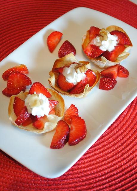 Super Easy Dessert – Wonton Cups Filled with Strawberries and Cream