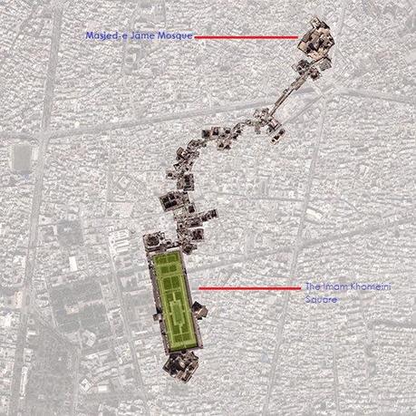 Location of Masjed-e Jāme' against the more famous Imam Khomeini Square