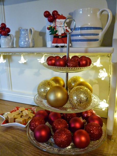 Cake Stand Christmas Table decoration Christmas table decoration ideas