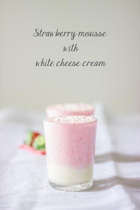 Strawberry mousse with chesse cream | Mousse de fresa y crema de queso