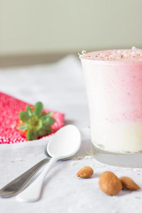 Strawberry mousse with chesse cream | Mousse de fresa y crema de queso