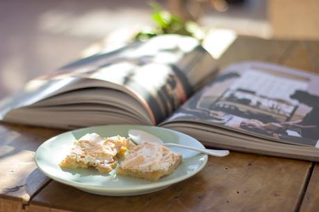 Meringue and clementine bars | Torta de merengue y clementina