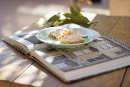 Meringue and clementine bars | Torta de merengue y clementina