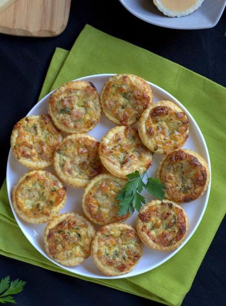 Mini Ham & Edam Cheese Quiches.  These make great canapes or can be tucked into children's lunchboxes.  Great served hot or cold, and they freeze well. | thecookspyjamas.com