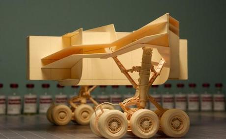 Detailed-Boeing-777-Made-of-Paper_91